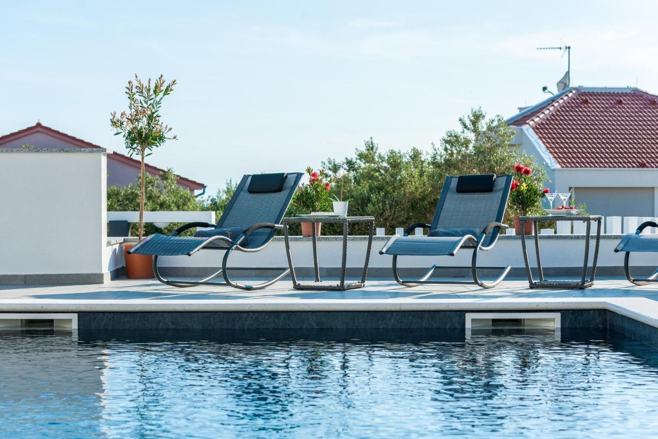 Villa Magnifica Apartments With Pool Новалья Экстерьер фото