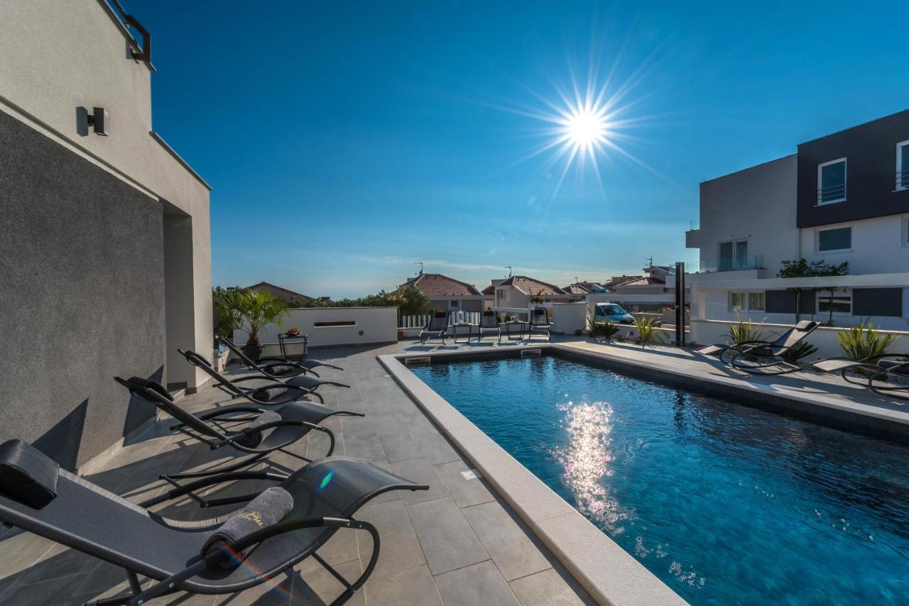 Villa Magnifica Apartments With Pool Новалья Экстерьер фото