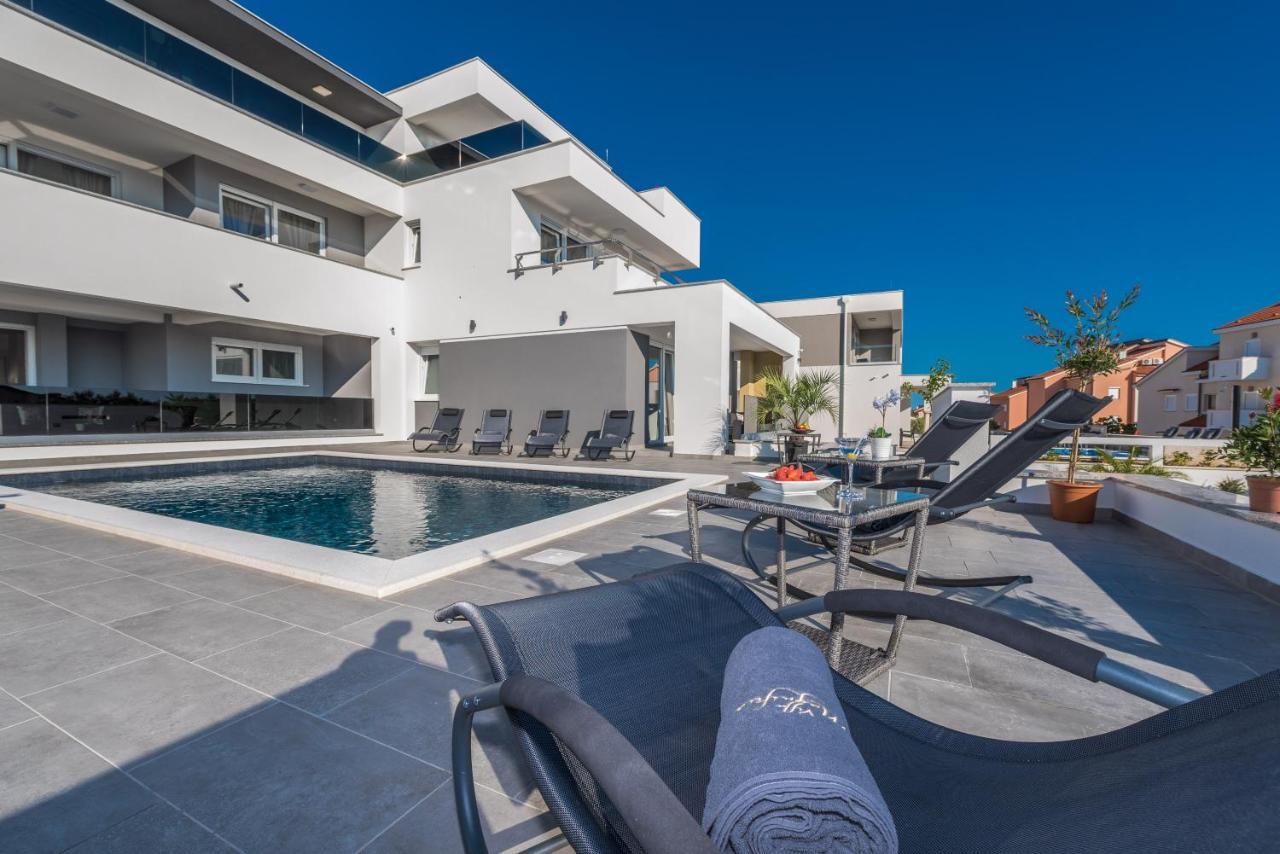 Villa Magnifica Apartments With Pool Новалья Экстерьер фото