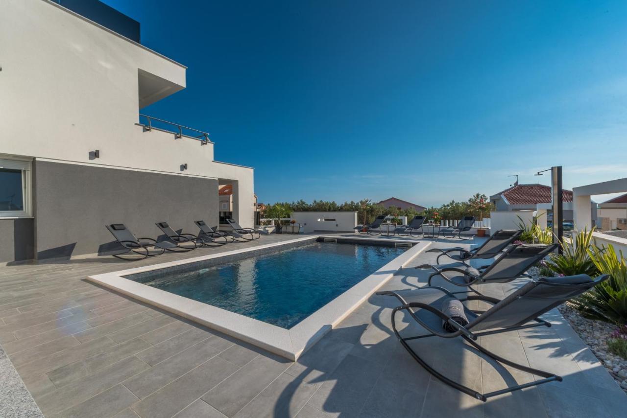 Villa Magnifica Apartments With Pool Новалья Экстерьер фото